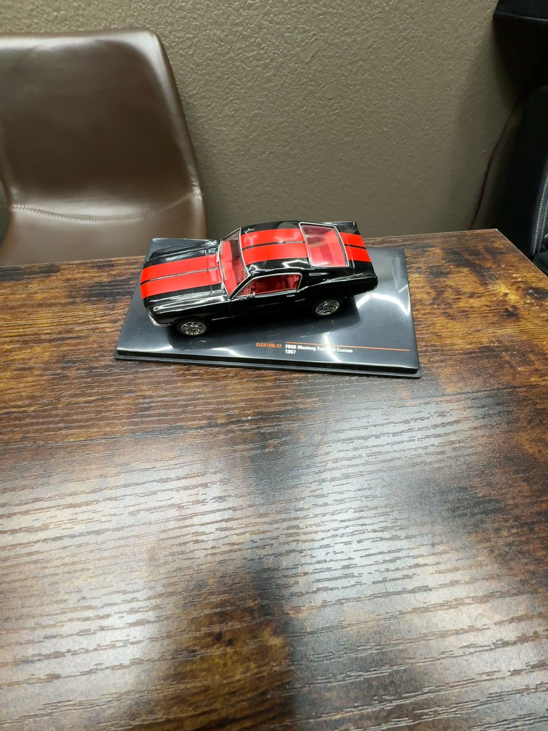 Pop Race 1:64 Shelby Mustang GT500 Dark Chrome with Red Stripes