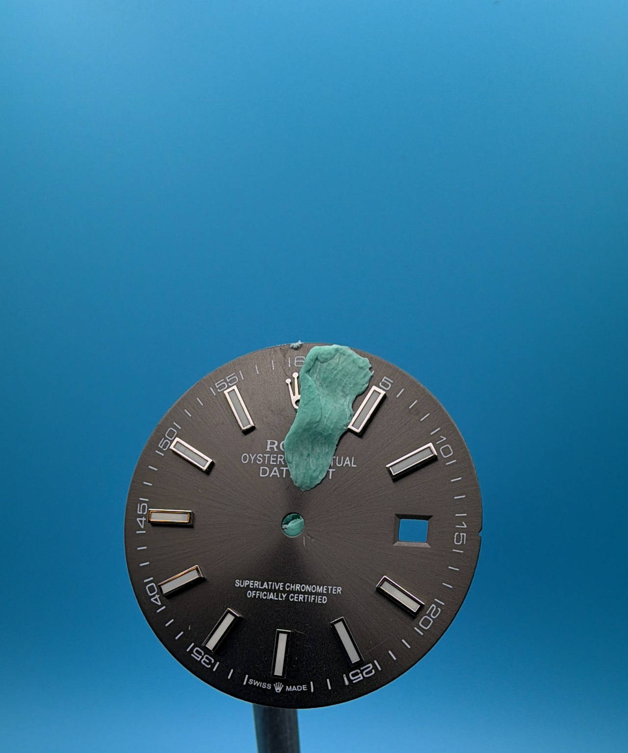 R Dial Date Slate Grey Sunray Baton