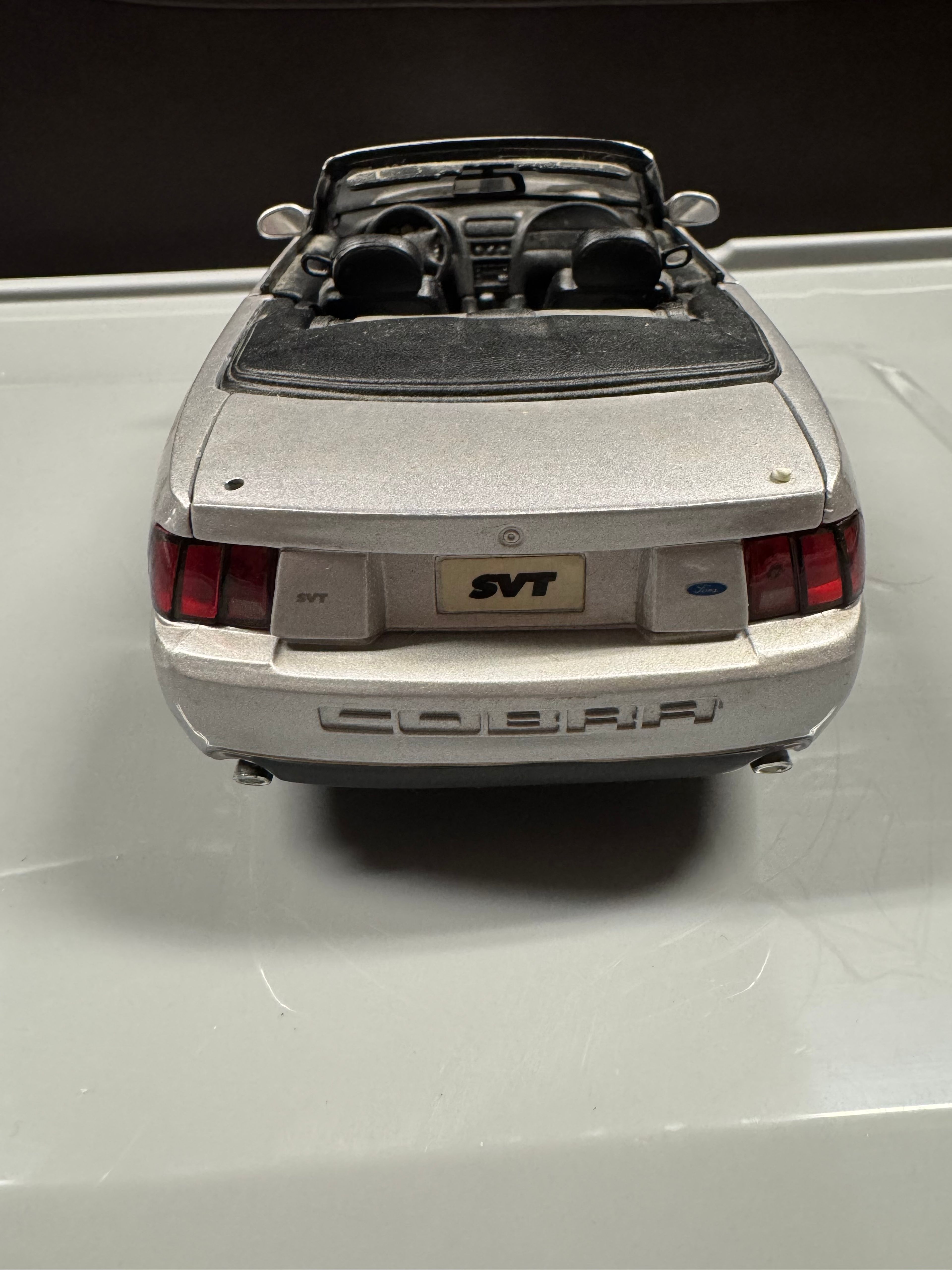 Maisto 1:18 2003 Ford Mustang SVT Cobra Convertible - Image 3