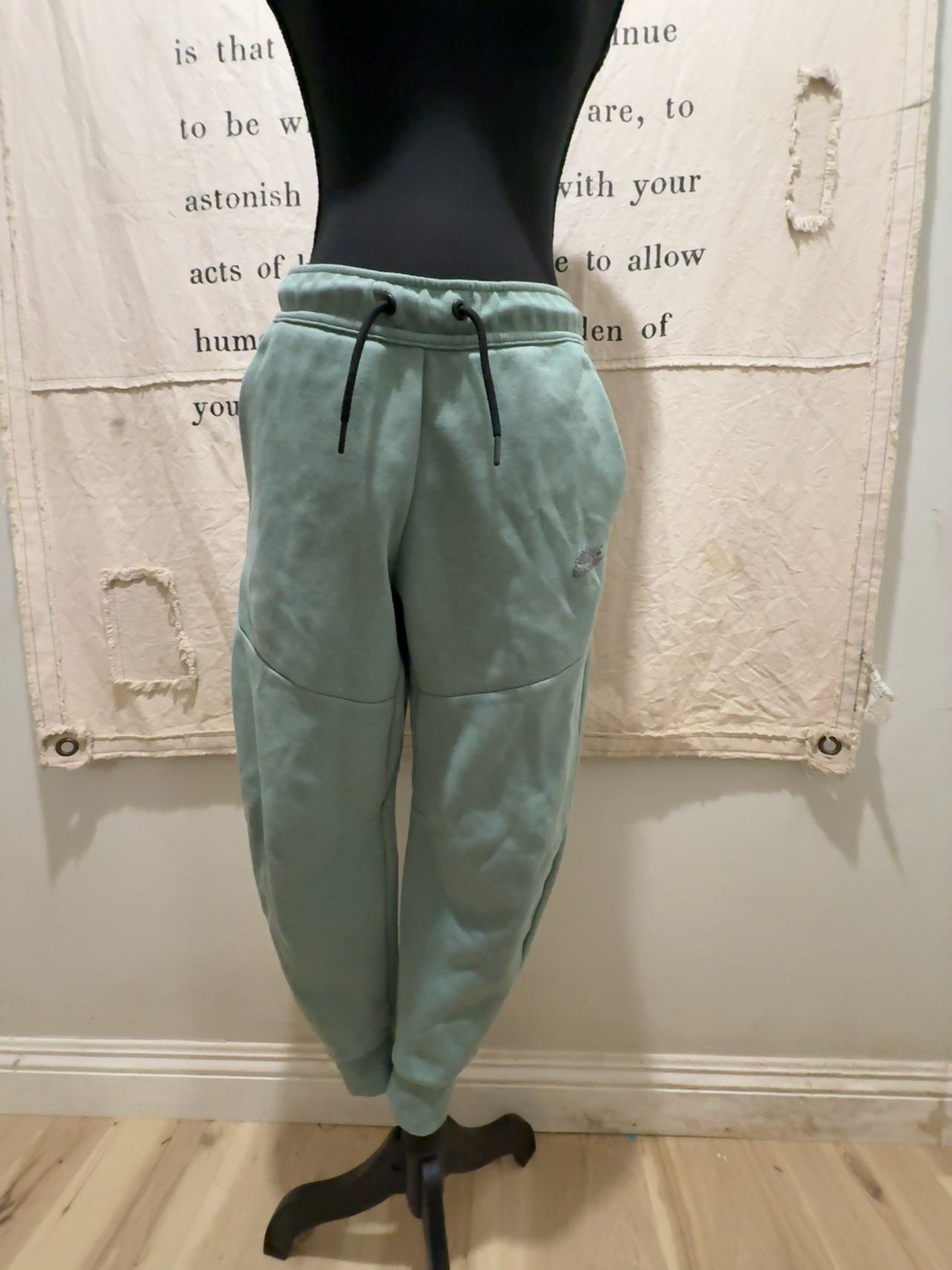 Nike Sportswear Tech Fleece Joggers Mica Green size small