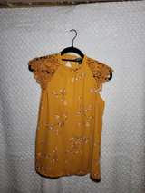 Express Floral Lace Shoulder Sleeveless Blouse sz M - Image 2