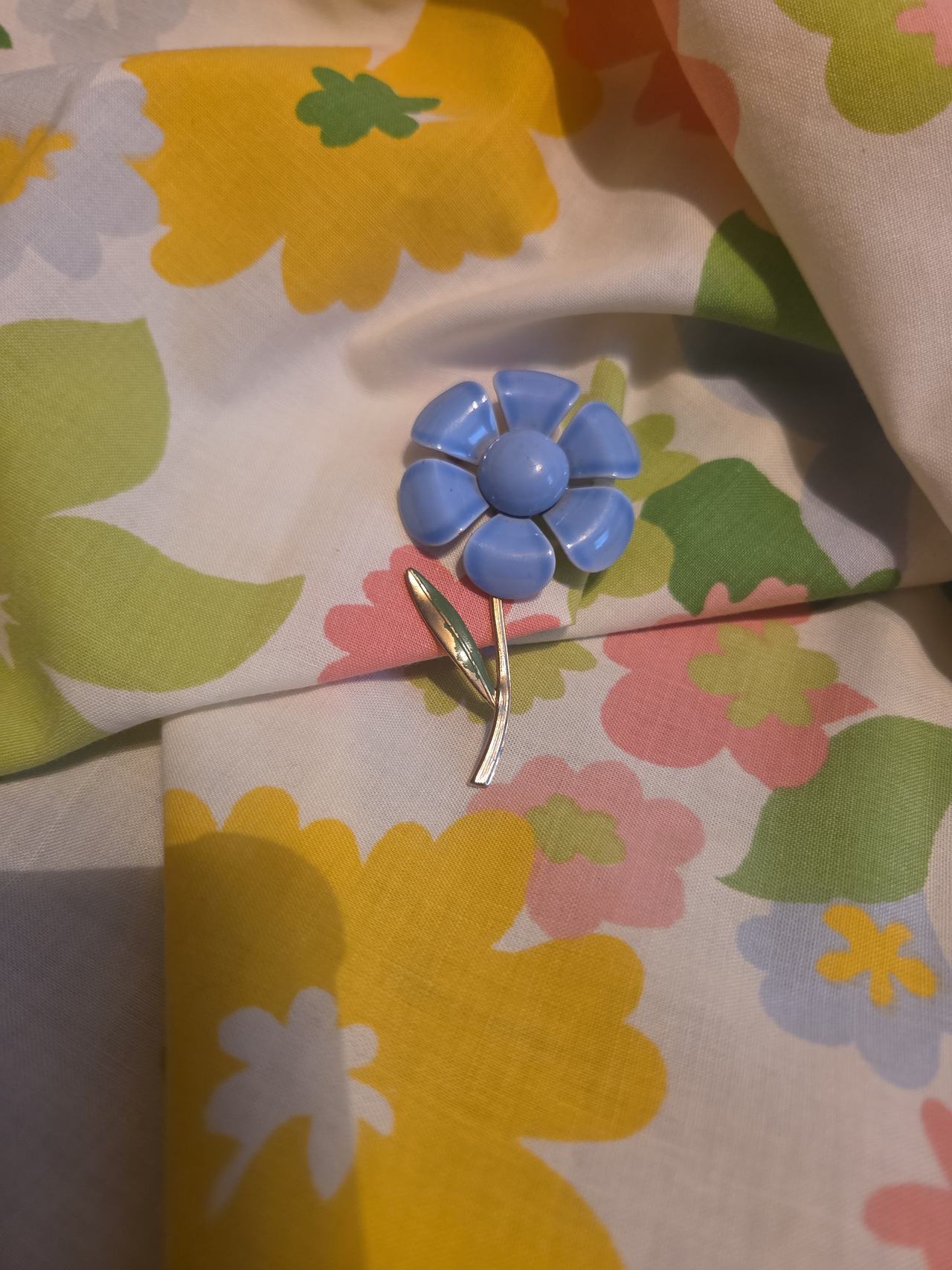 Sarah Coventry Blue Flower Brooch