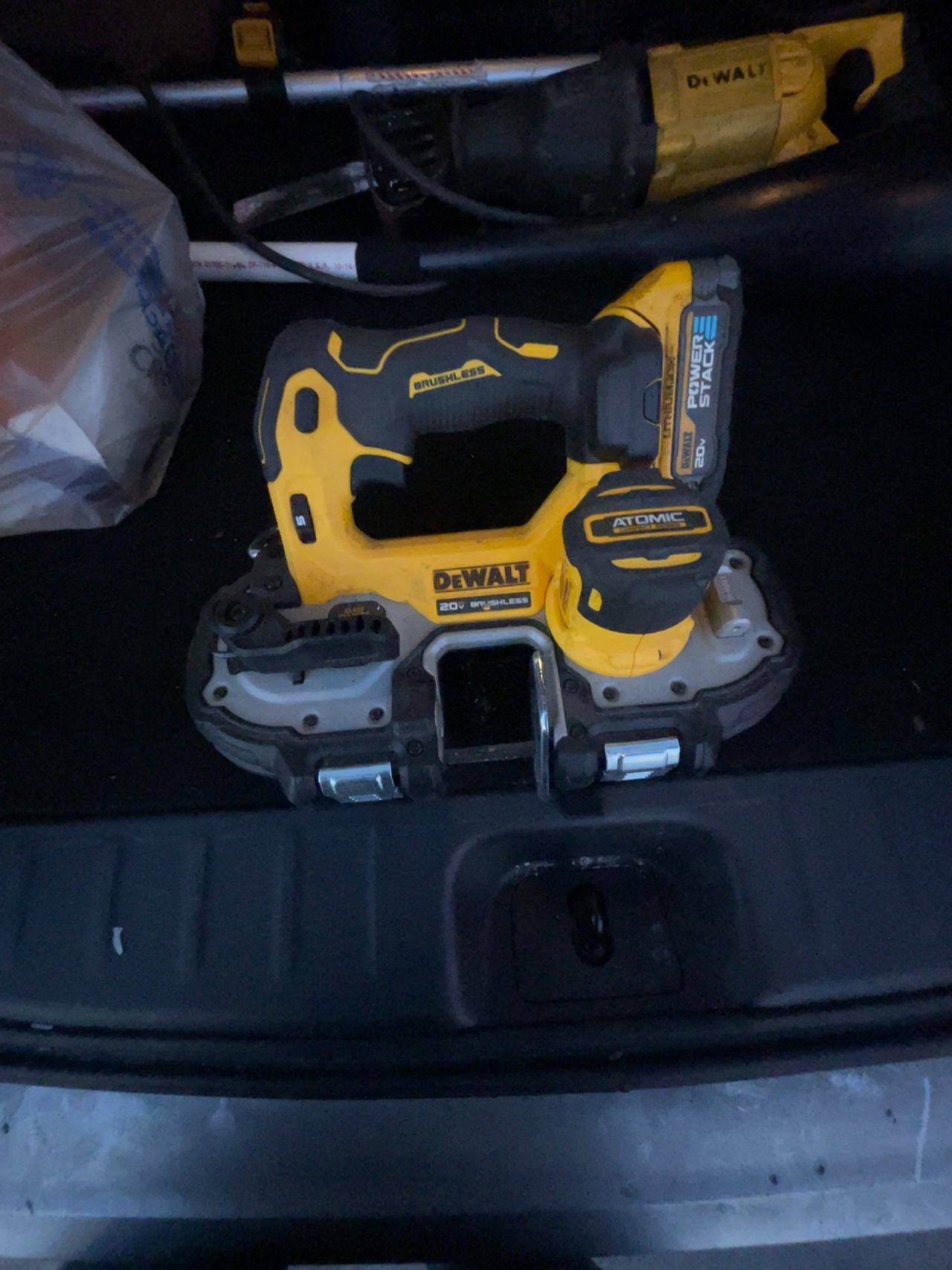 DeWalt DCS377Q1 ATOMIC 20V MAX 1-3/4" Cordless Bandsaw Kit