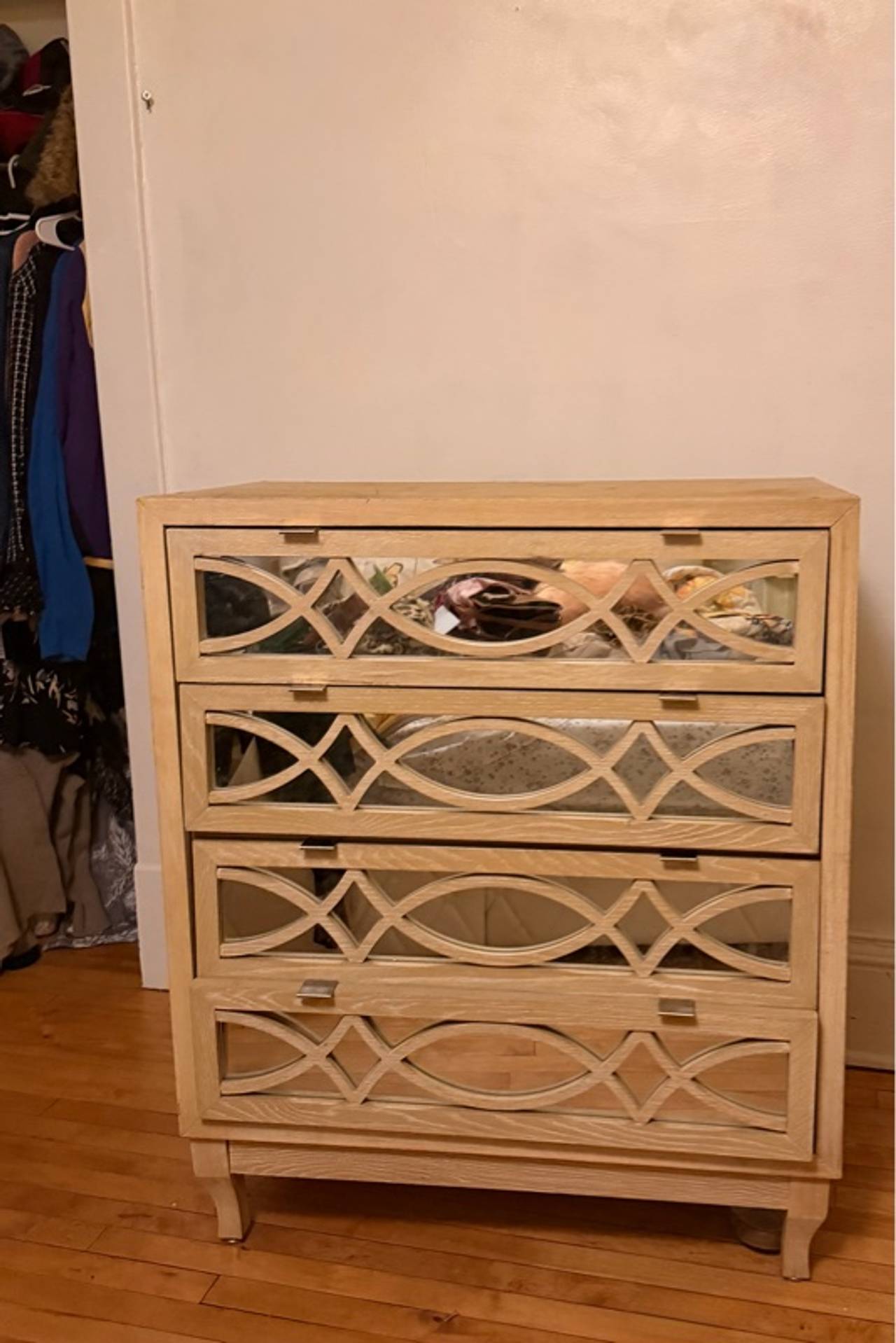 Beacon Hill Silver Mirrored 3-Drawer Chest

Bottom drawer hard to handle 