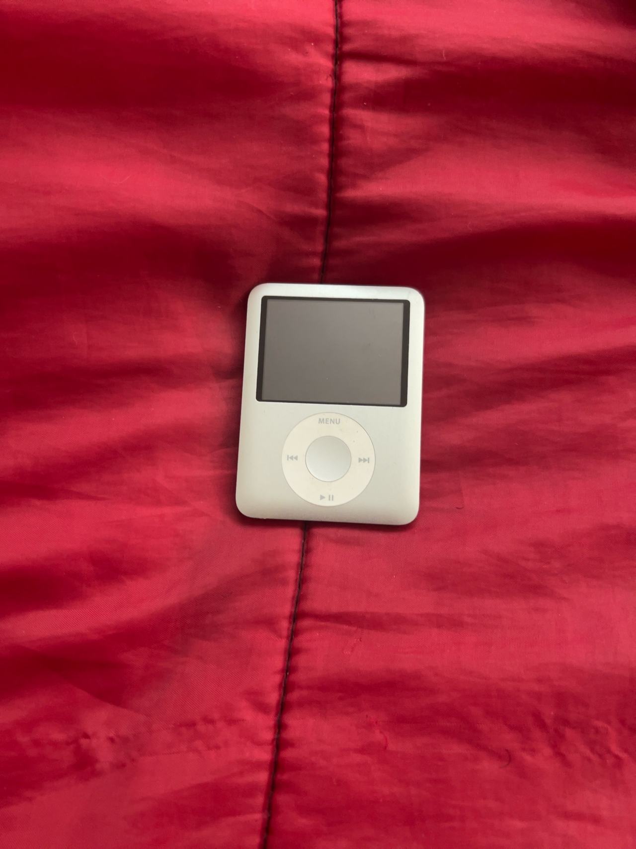 Apple iPod Nano 3rd Generation Silver