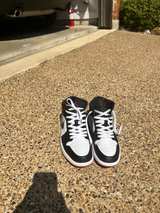 Air Jordan 1 Mid Black White Red - Image 3