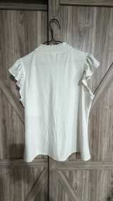 Rio & Rian White Smocked Mock Neck Flutter Sleeve Top Large - Image 3