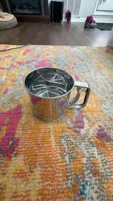 Stainless Steel Hand Squeeze Flour Sifter 3-Cup - Image 5