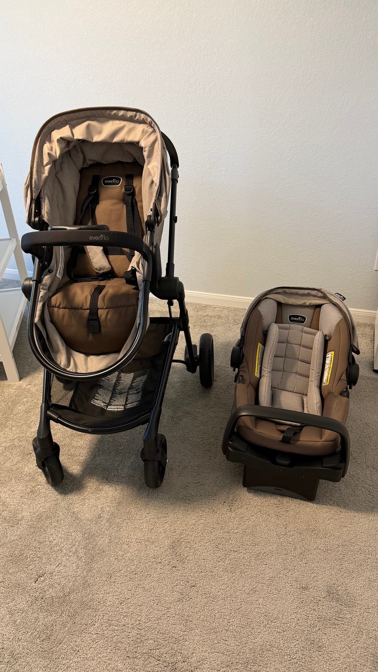 Evenflo Pivot Modular Travel System