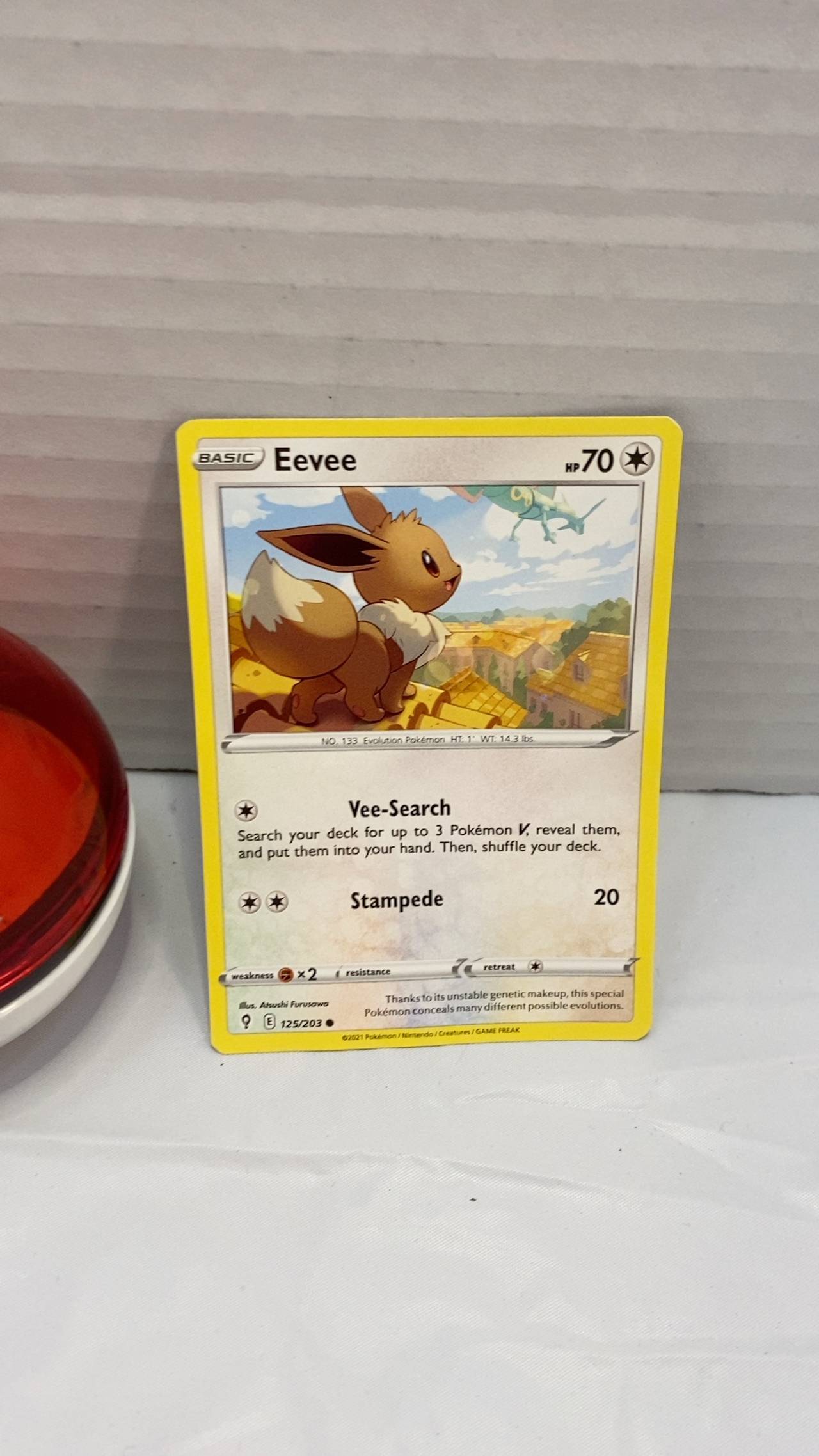 Pokemon Eevee Evolving Skies #125/203 Trading Card