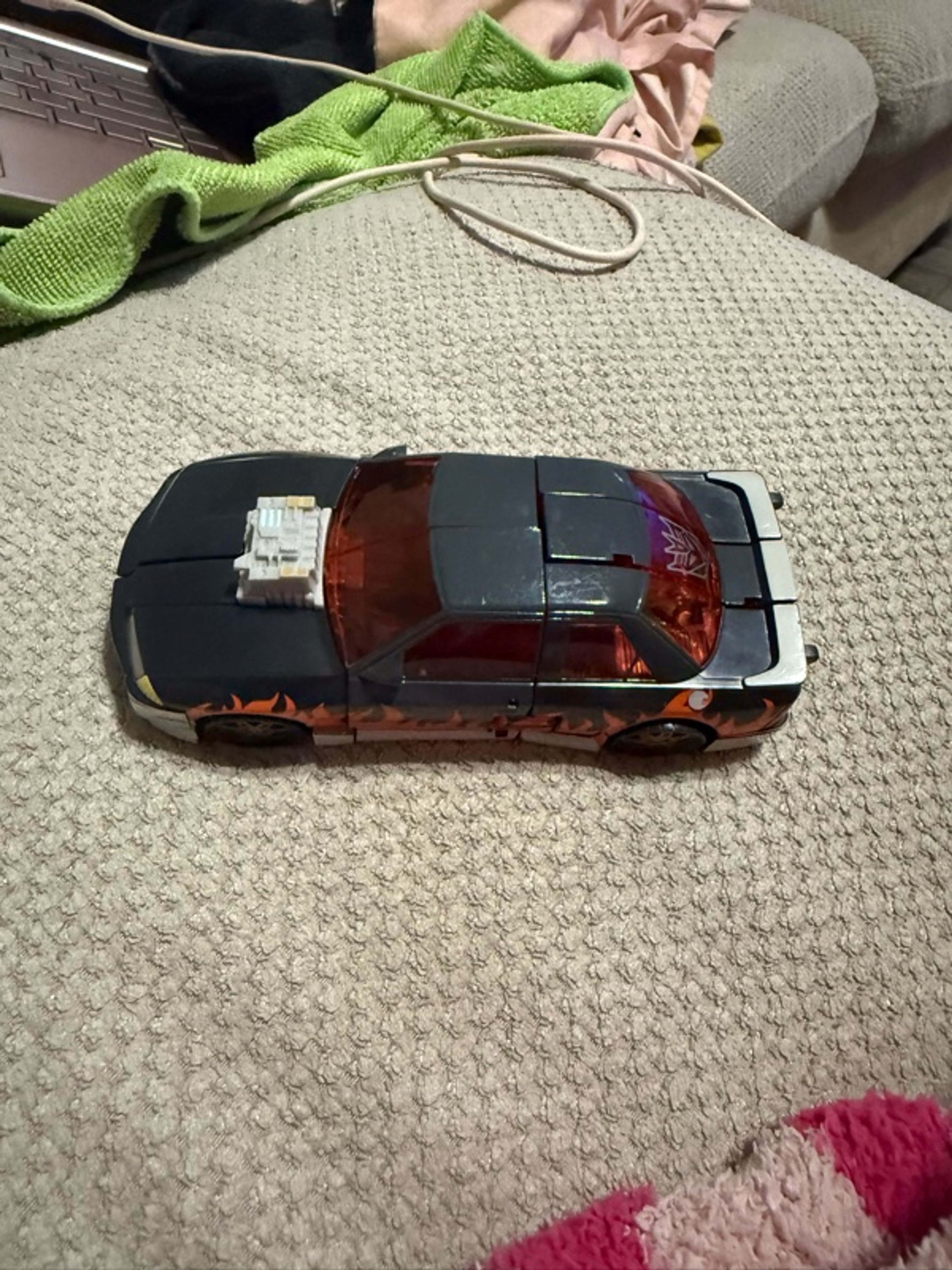 Hasbro Transformers Cybertron Runamuck Deluxe Class (Gray/Orange)