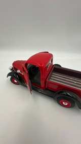 1934 Ford Pickup 1:24 Diecast - Image 7