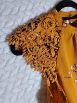Express Floral Lace Shoulder Sleeveless Blouse sz M - Image 4