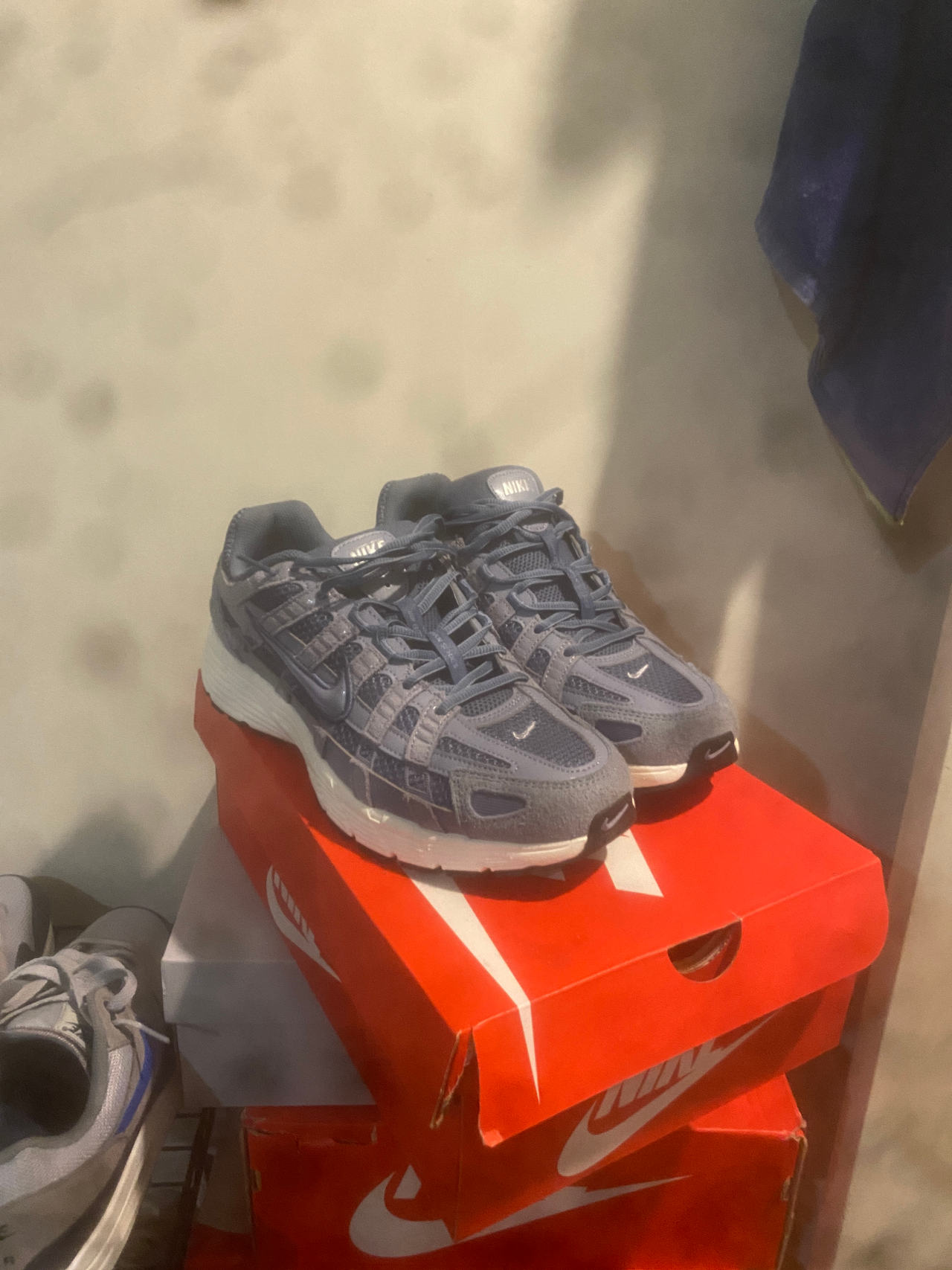 Navy blue p6000
