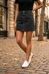 Levi's Women's Decon Iconic Denim Skirt sz 27 - Image 1