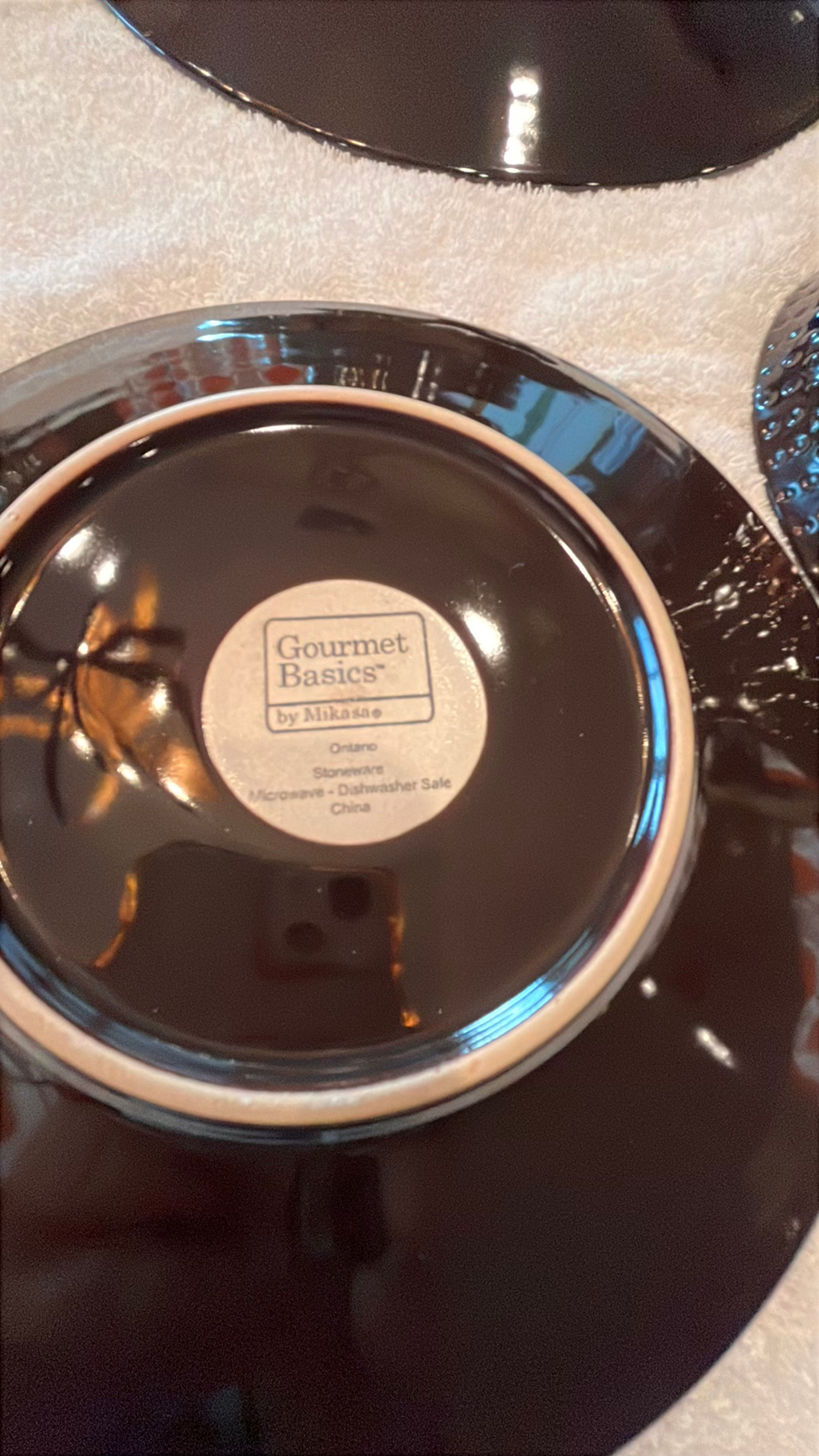 Mikasa Ontario Green Stoneware Dinnerware Set for 4 people; 16 piece set - Image 6