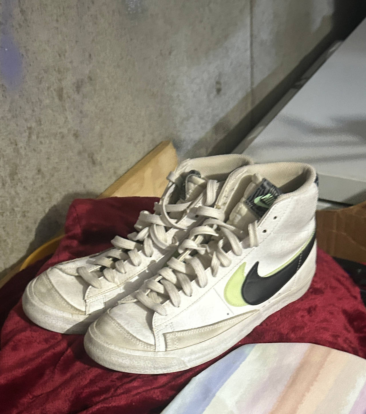 Nike Blazer Mid '77 Vintage White Black Volt
