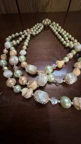 Vintage 3-Strand Green and Gold Beaded Necklace - Image 3