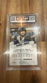 2019 Leaf Prized Rookie Daniel Jones #01 CCG 10 - Image 2