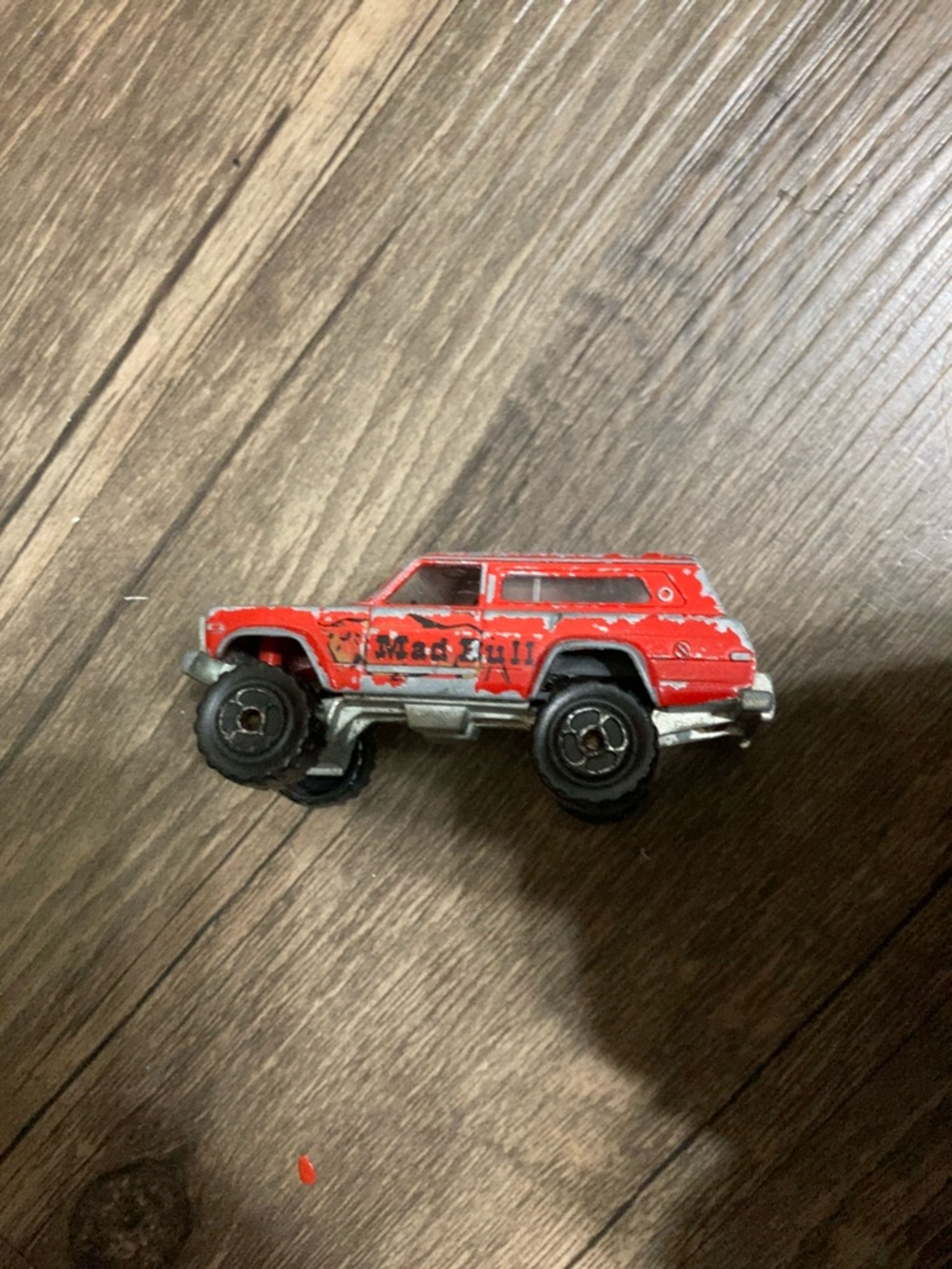 Majorette Jeep Cherokee 4x4 Mad Bull Red 1:64 Scale