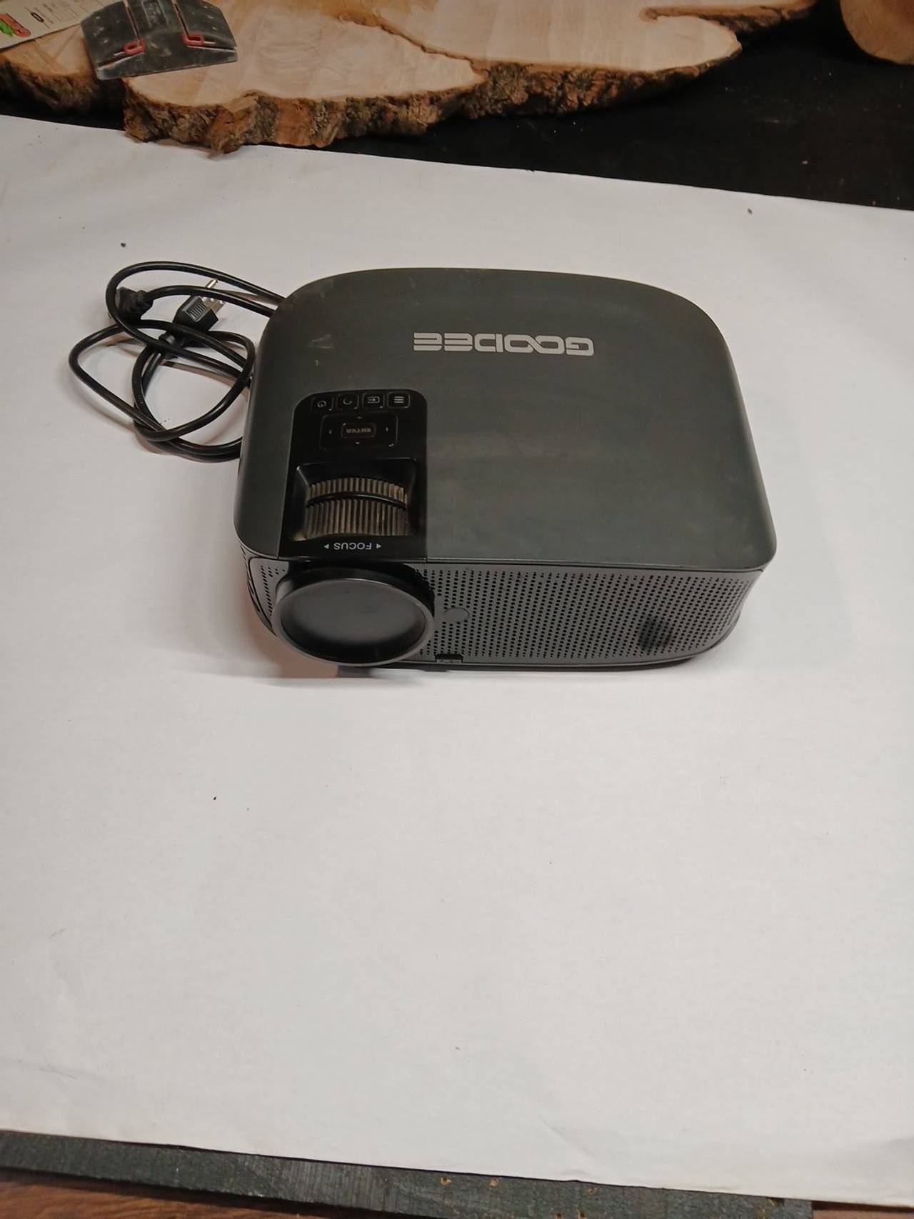GooDee YG600 HD Video Projector