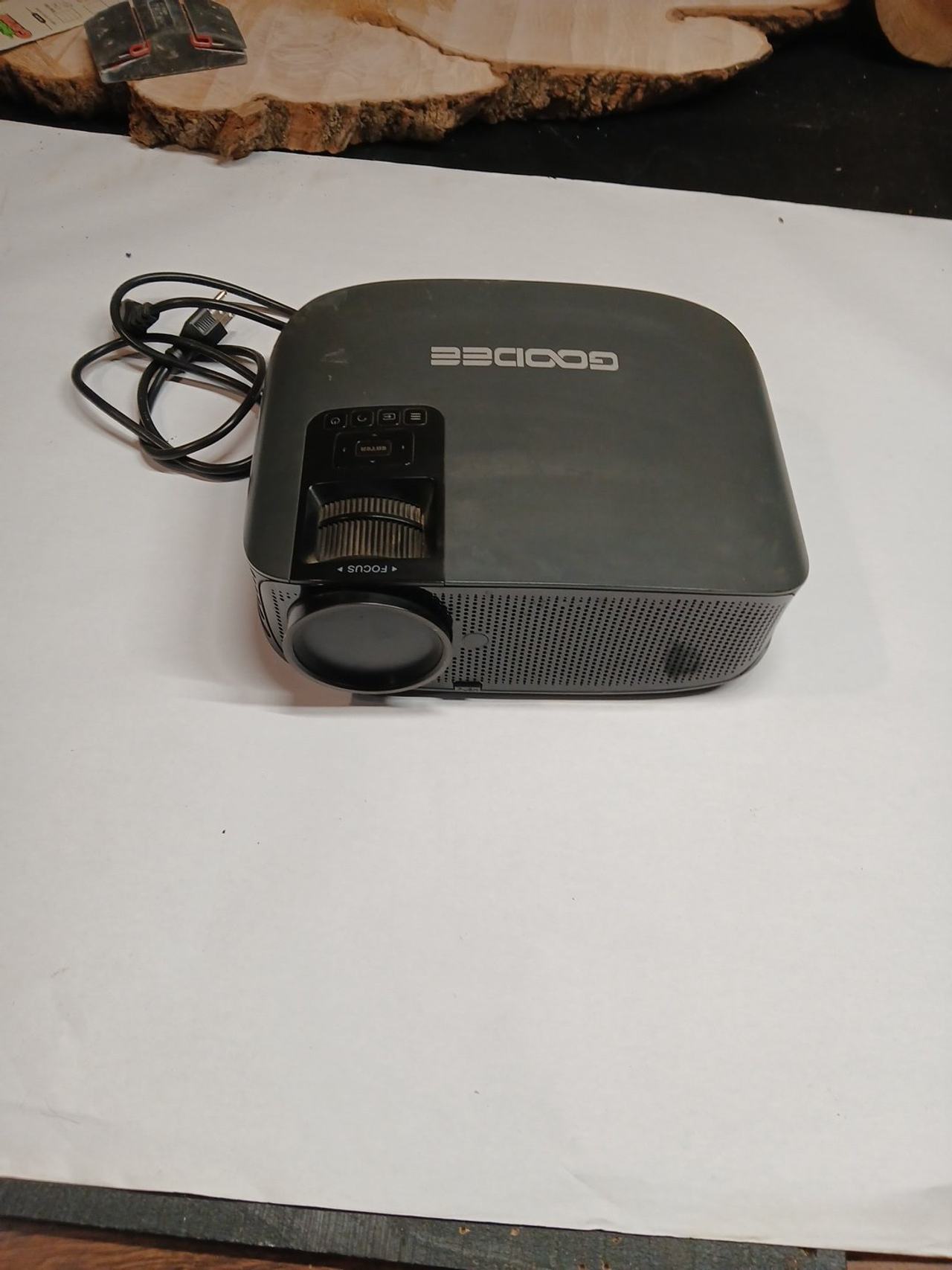 GooDee YG600 HD Video Projector