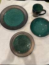 Mikasa Ontario Green Stoneware Dinnerware Set for 4 people; 16 piece set - Image 1