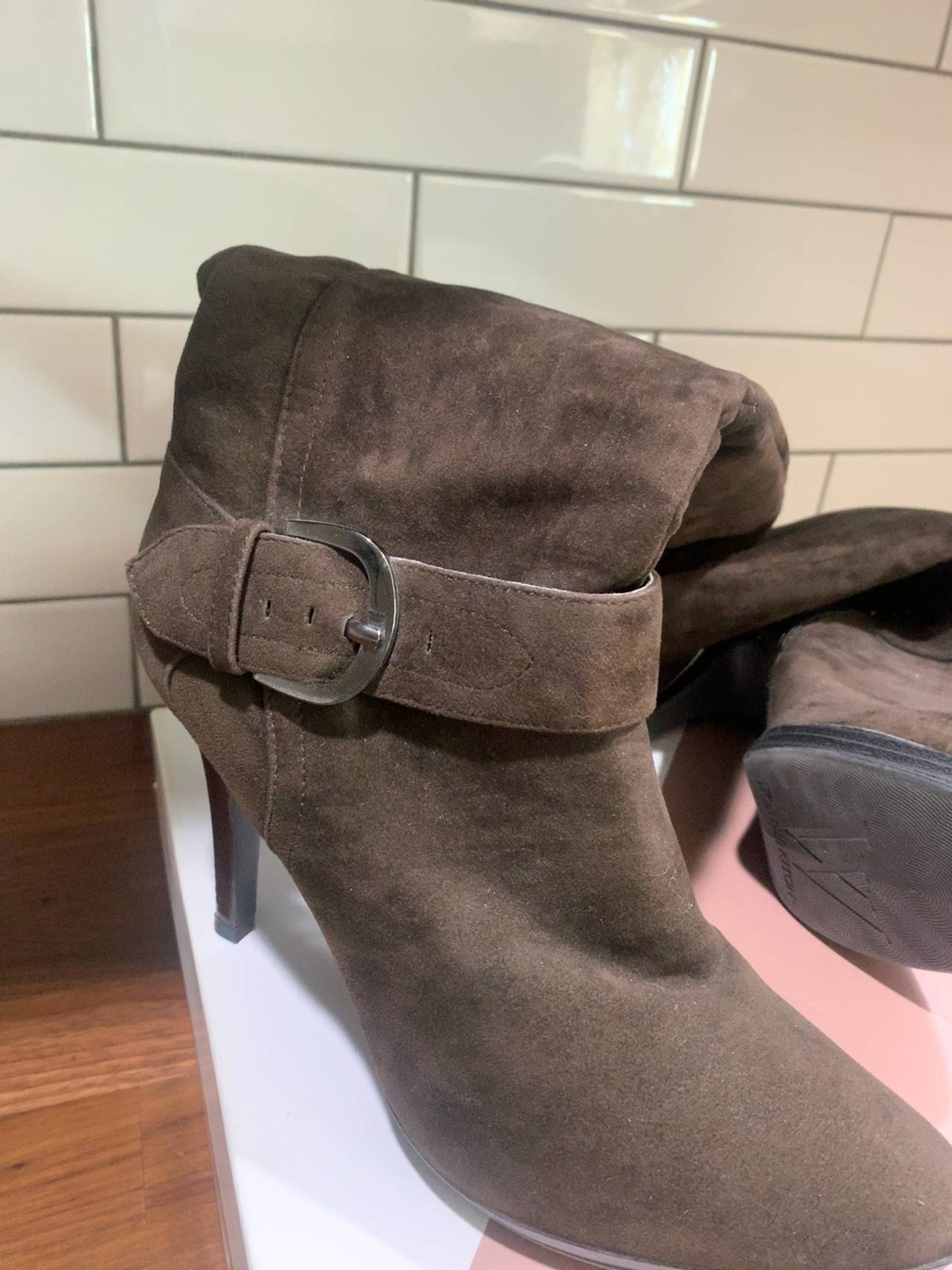 Worthington boots, worn 2x
Size 9.5
Excellent outside, inside vinyl at top