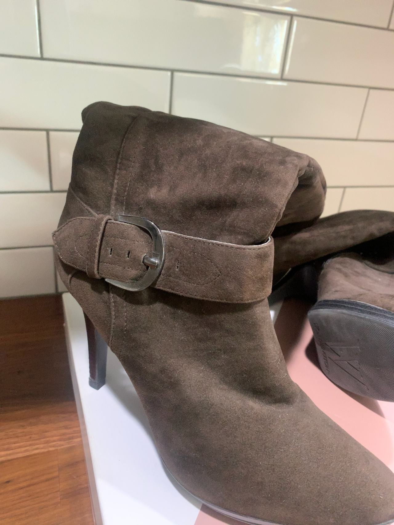 Worthington boots, worn 2x
Size 9.5
Excellent outside, inside vinyl at top