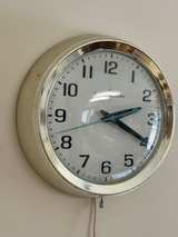 General Electric Model 2008-A Vintage Wall Clock - Image 3