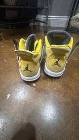 Air Jordan 4 Retro Lightning - Image 4