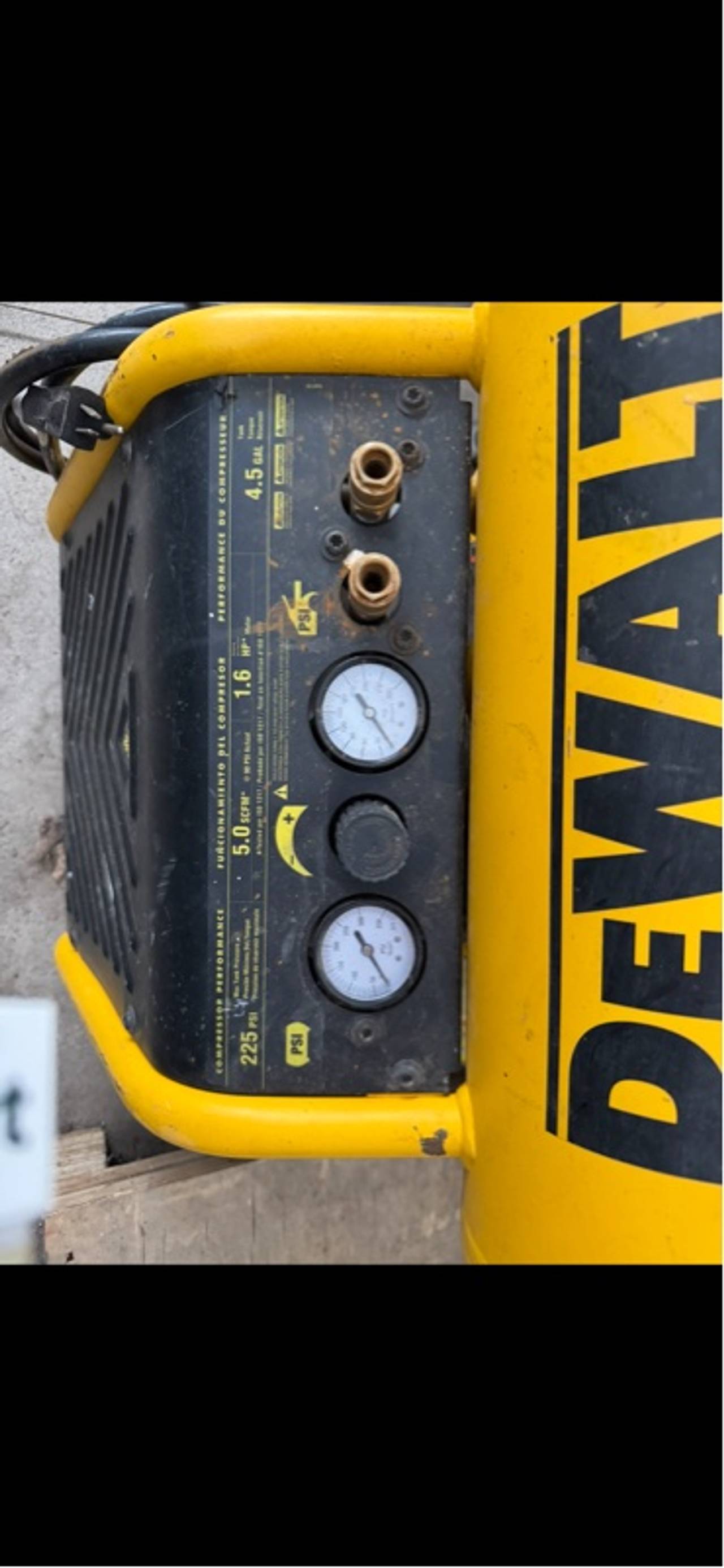 DEWALT 2.5 Gal Portable Electric Air Compressor