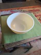PYREX vintage Yellow Mixing Bowl - Image 3