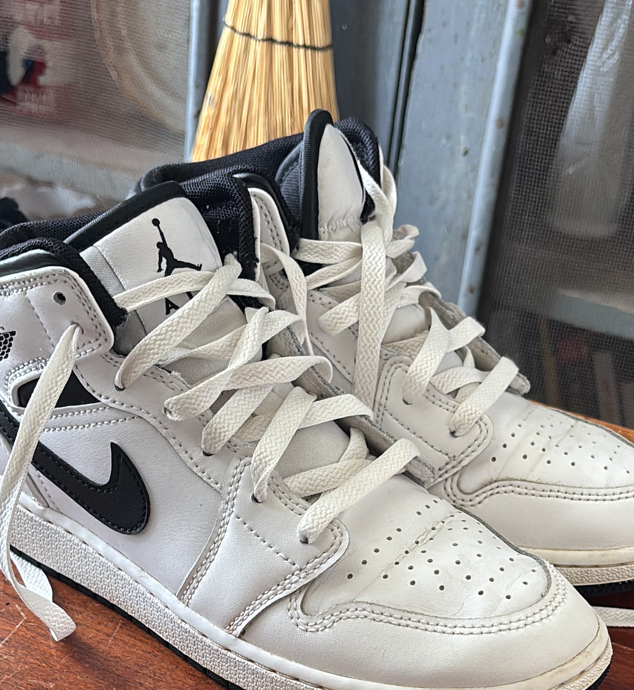 Air Jordan 1 Mid White Black White