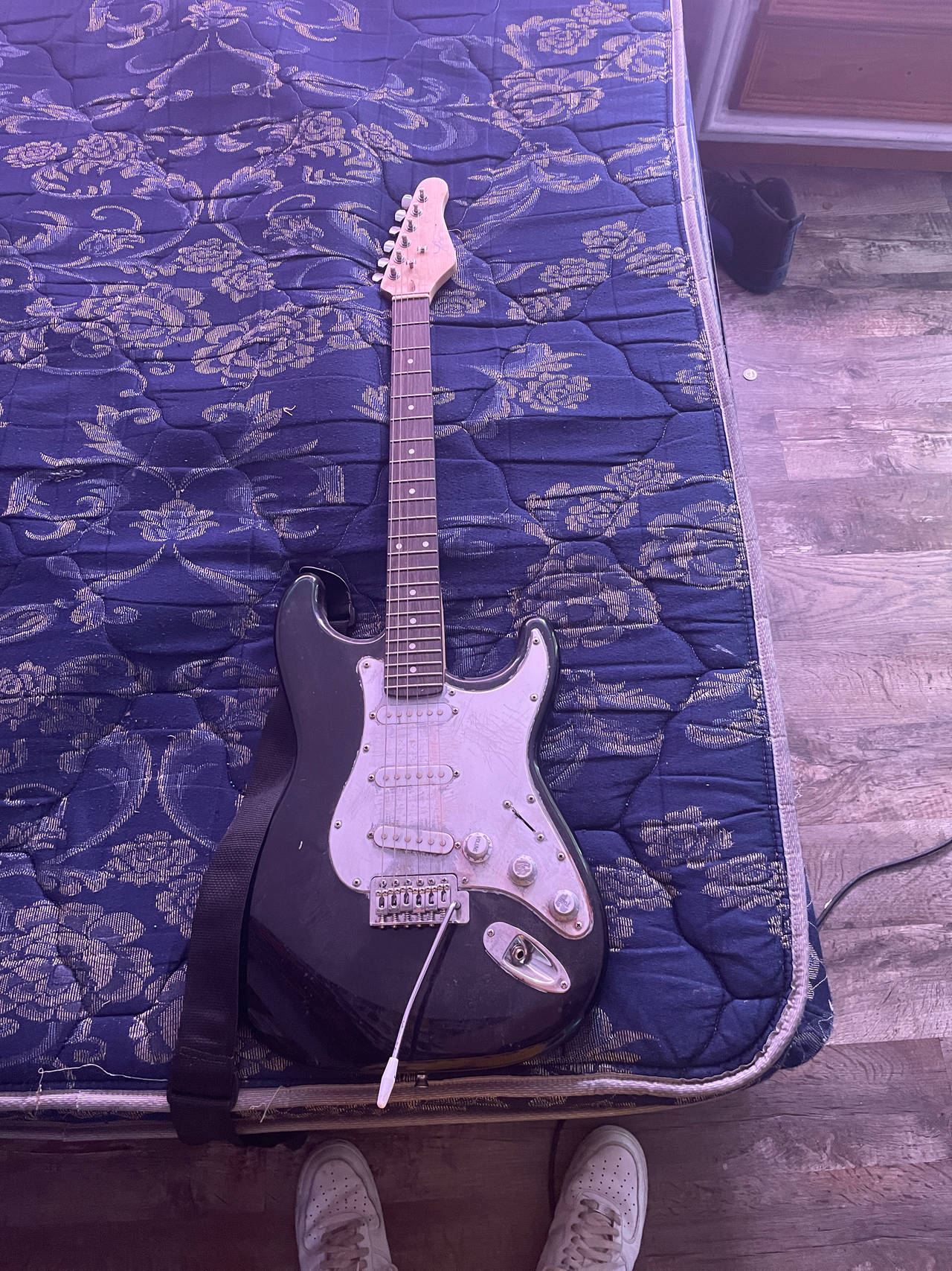 Stratocaster Style Electric Guitar