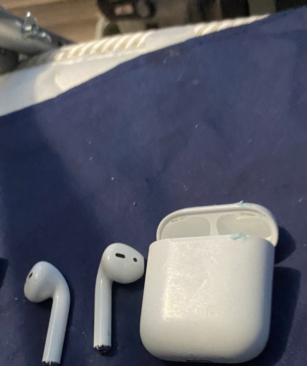 Apple AirPods (2nd generation)