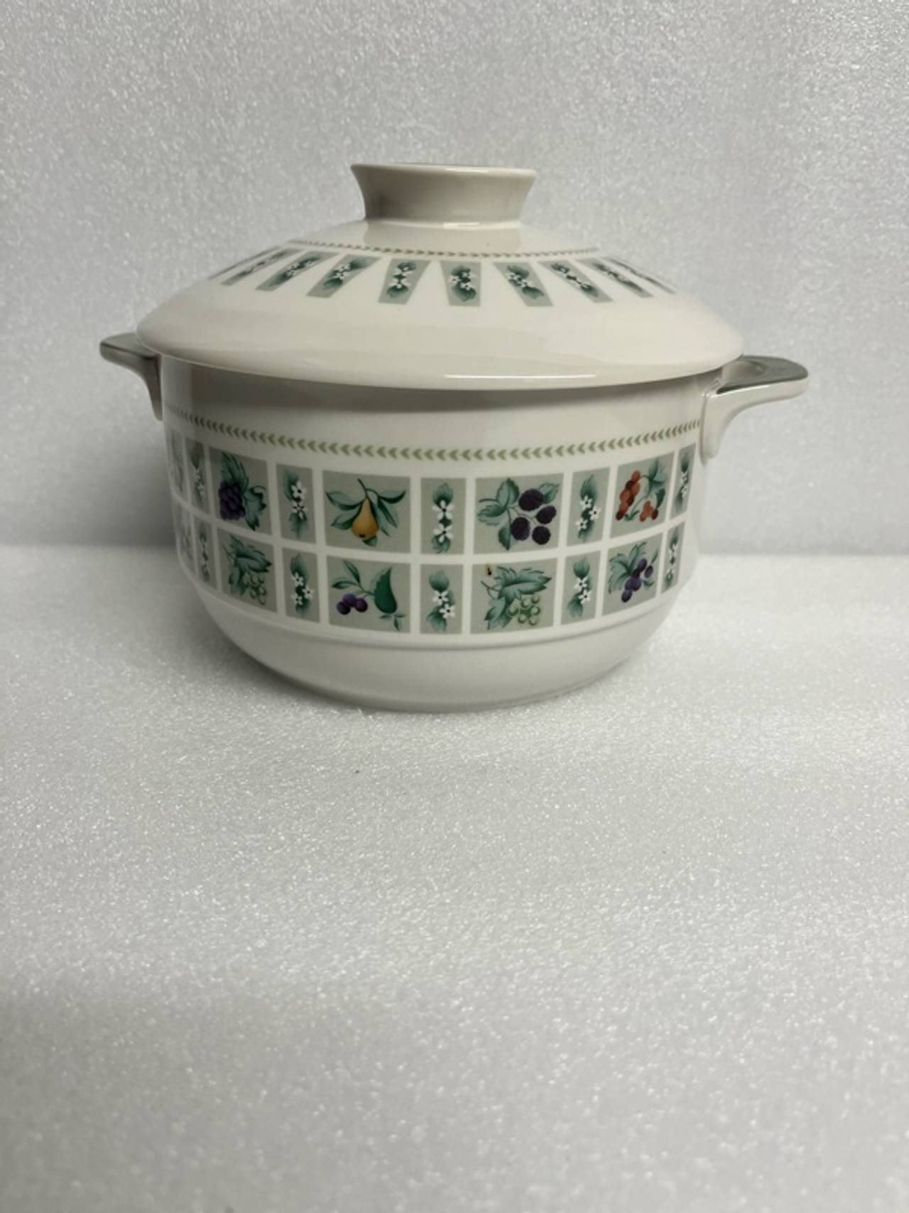 Royal Doulton Tapestry Round Covered Vegetable Dish with Lid