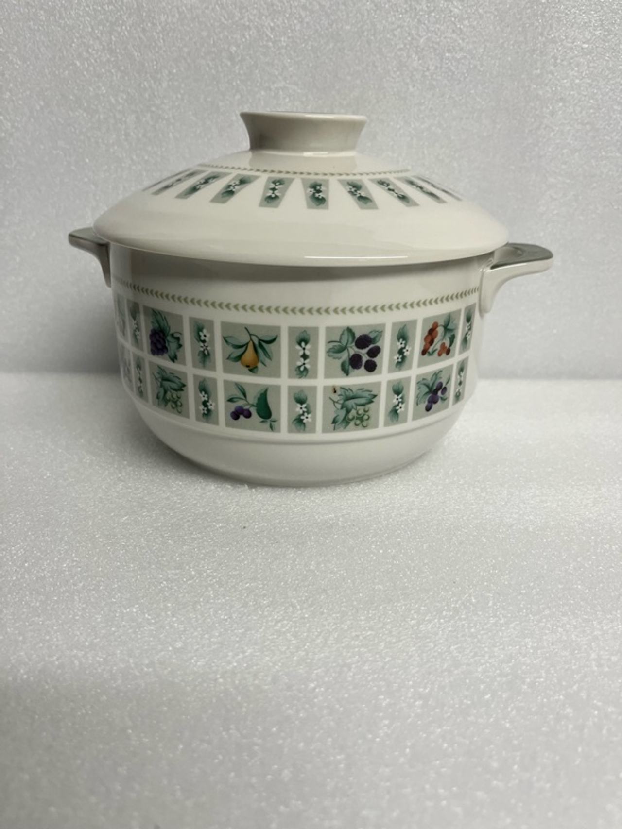 Royal Doulton Tapestry Round Covered Vegetable Dish with Lid