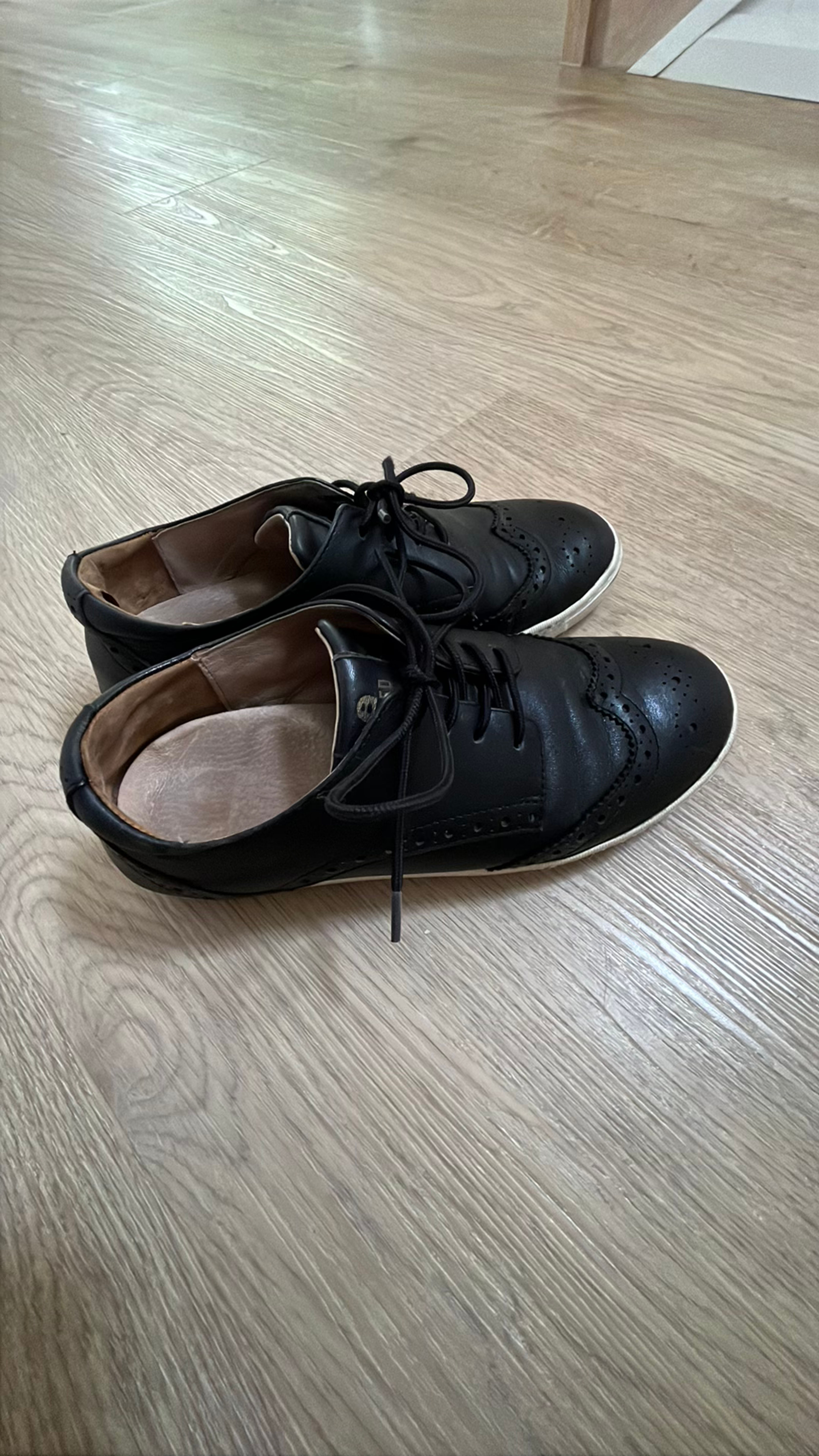 Bared Dovekie Black Leather Lace-Up Sneakers - Image 2