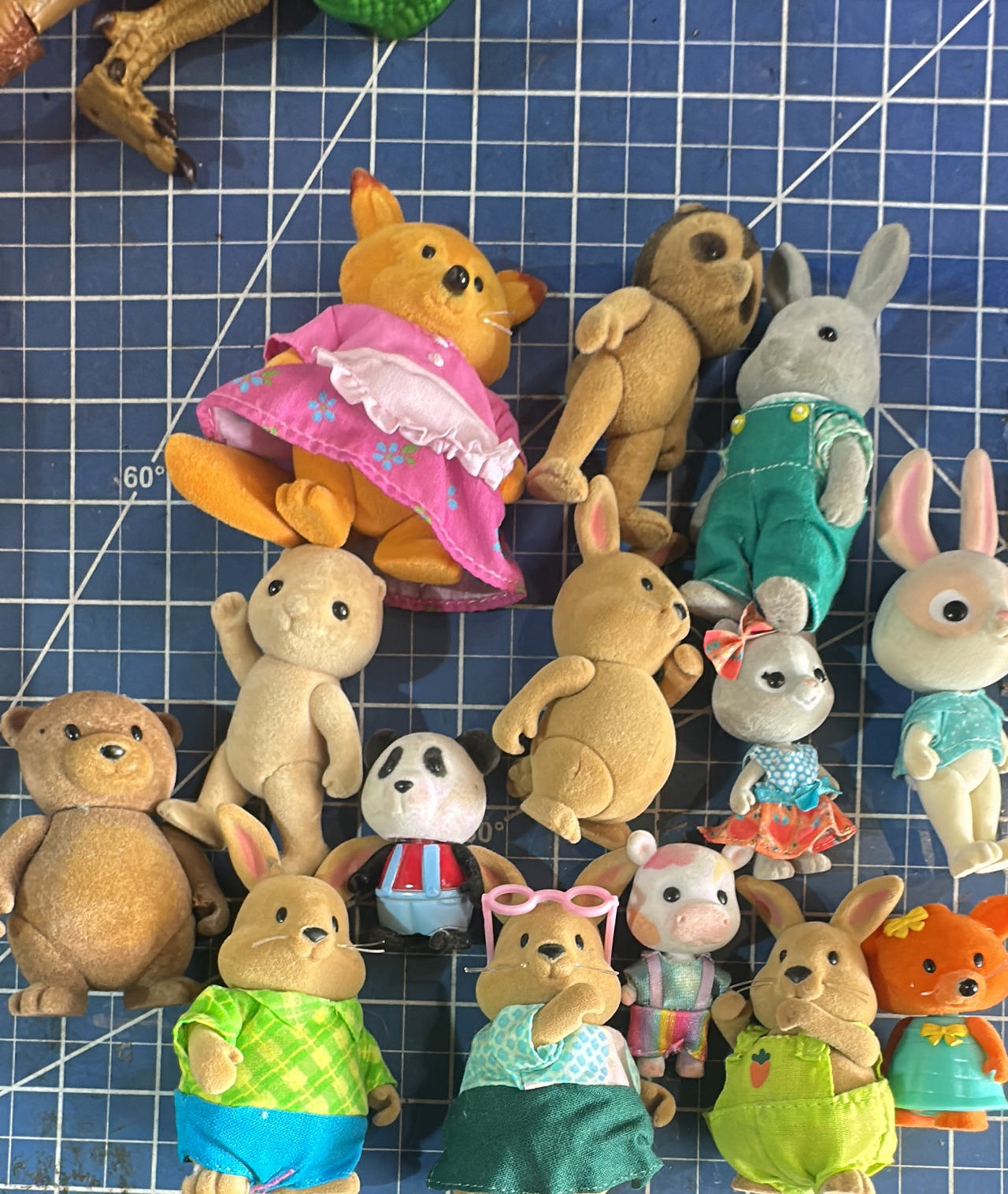 Calico Critters and Sylvanian Families Mixed Figure Lot 129
