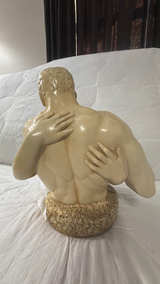 Romantic Couple Embrace Sculpture - Image 2