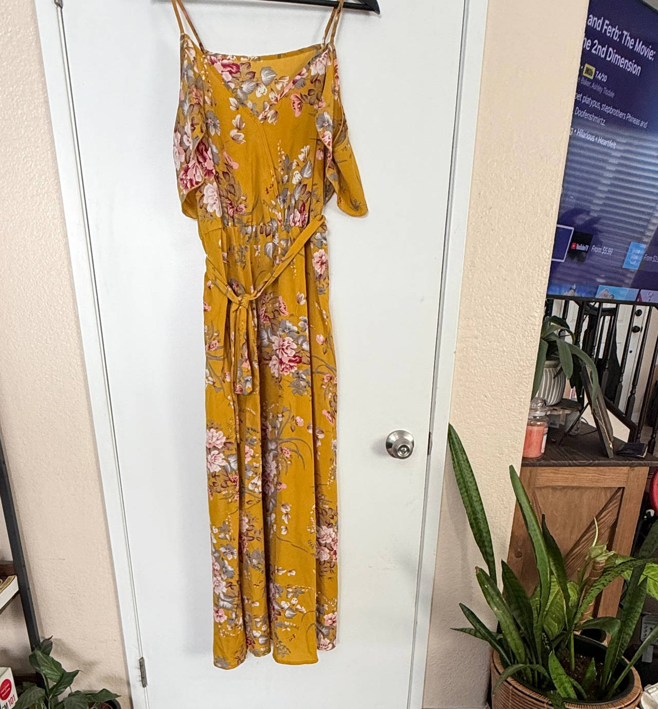 Floral Cold Shoulder Maxi Dress with Tie Waist and bottom slit, size shein 2xl.