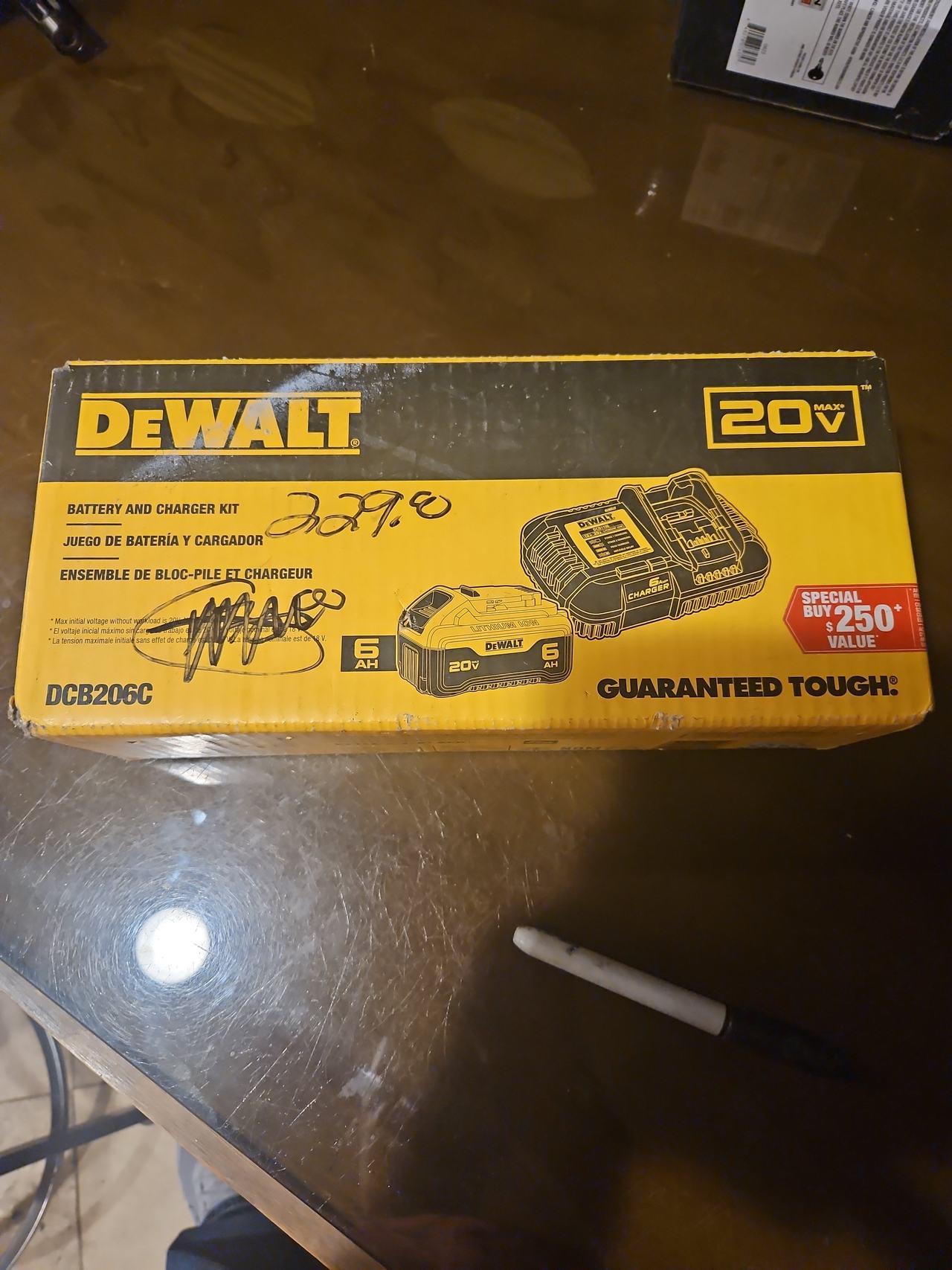 DeWalt 20V MAX 6.0Ah Battery and Charger Kit