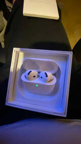 Apple AirPods 4 ANC
 - Image 4