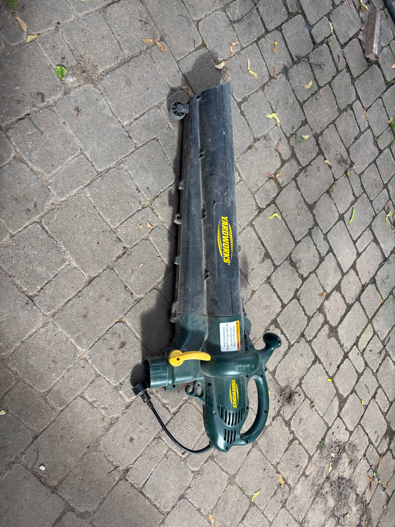 Yardworks Electric Leaf Blower/Vacuum