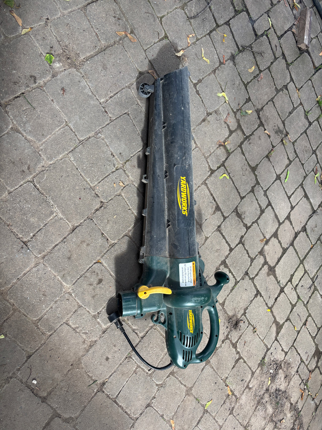 Yardworks Electric Leaf Blower/Vacuum