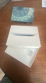 Apple iPad (2nd Generation) Wi-Fi + Cellular - Image 6