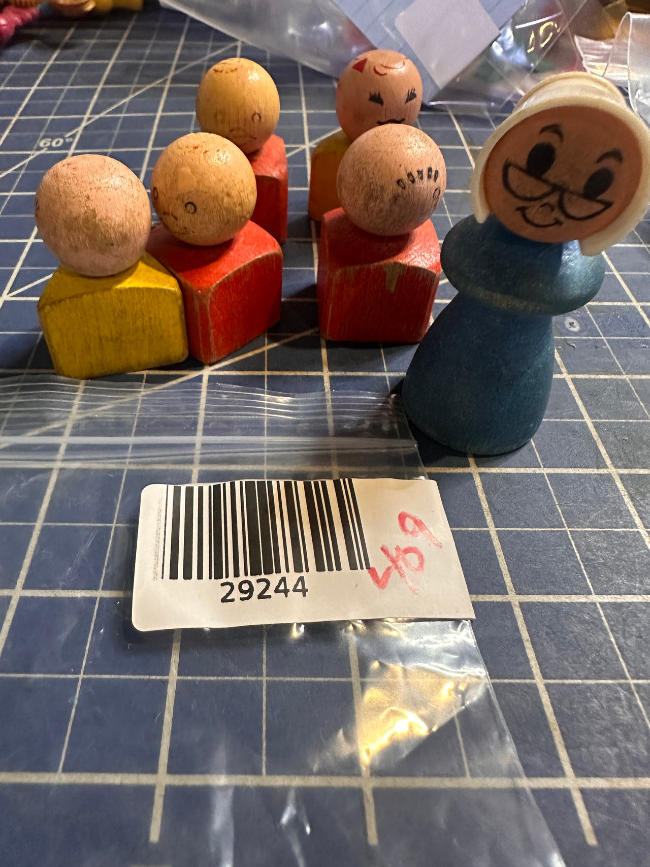 Fisher Price Little People OLD WOMAN IN THE SHOE shape sorting kids. 409