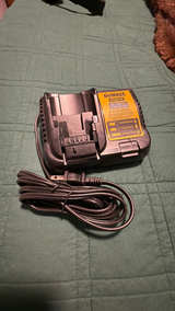 DeWalt DCB112 12V/20V MAX Li-Ion Battery Charger - Image 2