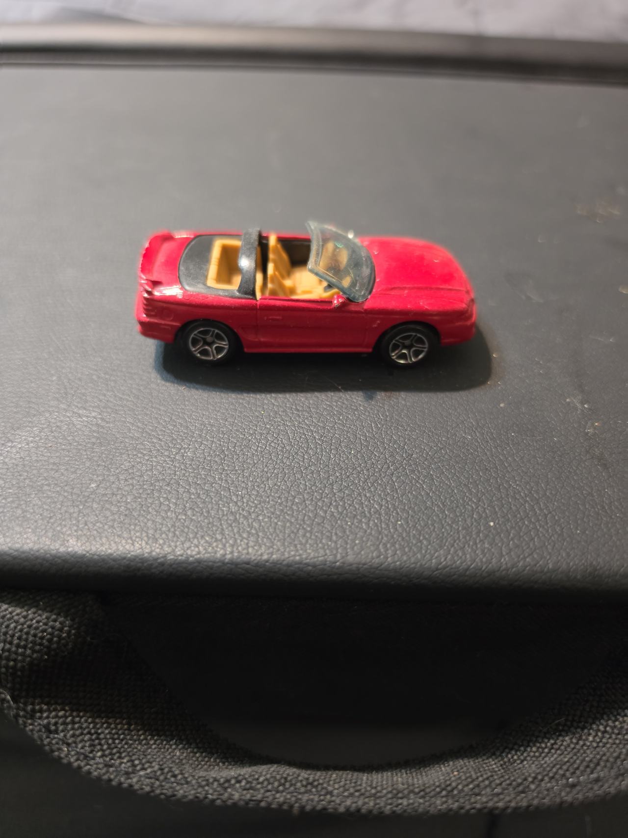 Hot Wheels 1996 Ford Mustang GT Convertible